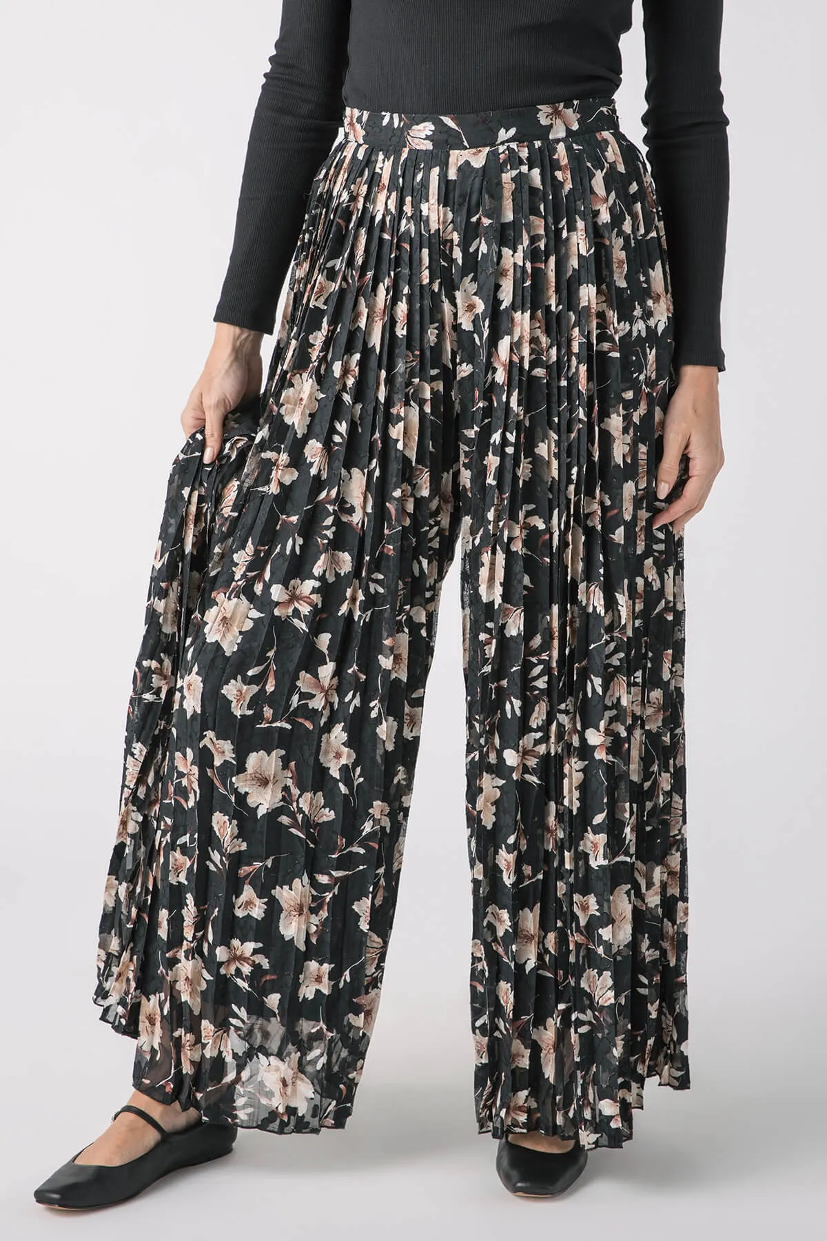 By Together Floral Pleated Pants Wrinklefree