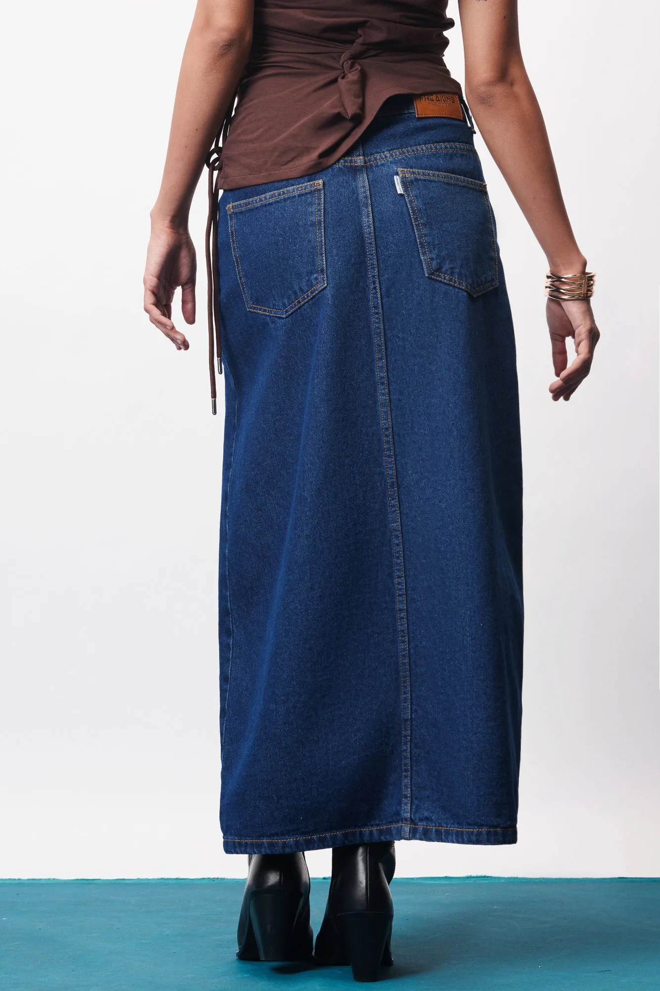Chic Blue Curved Slit Women's Denim Midi Skirt Maternity Friendly