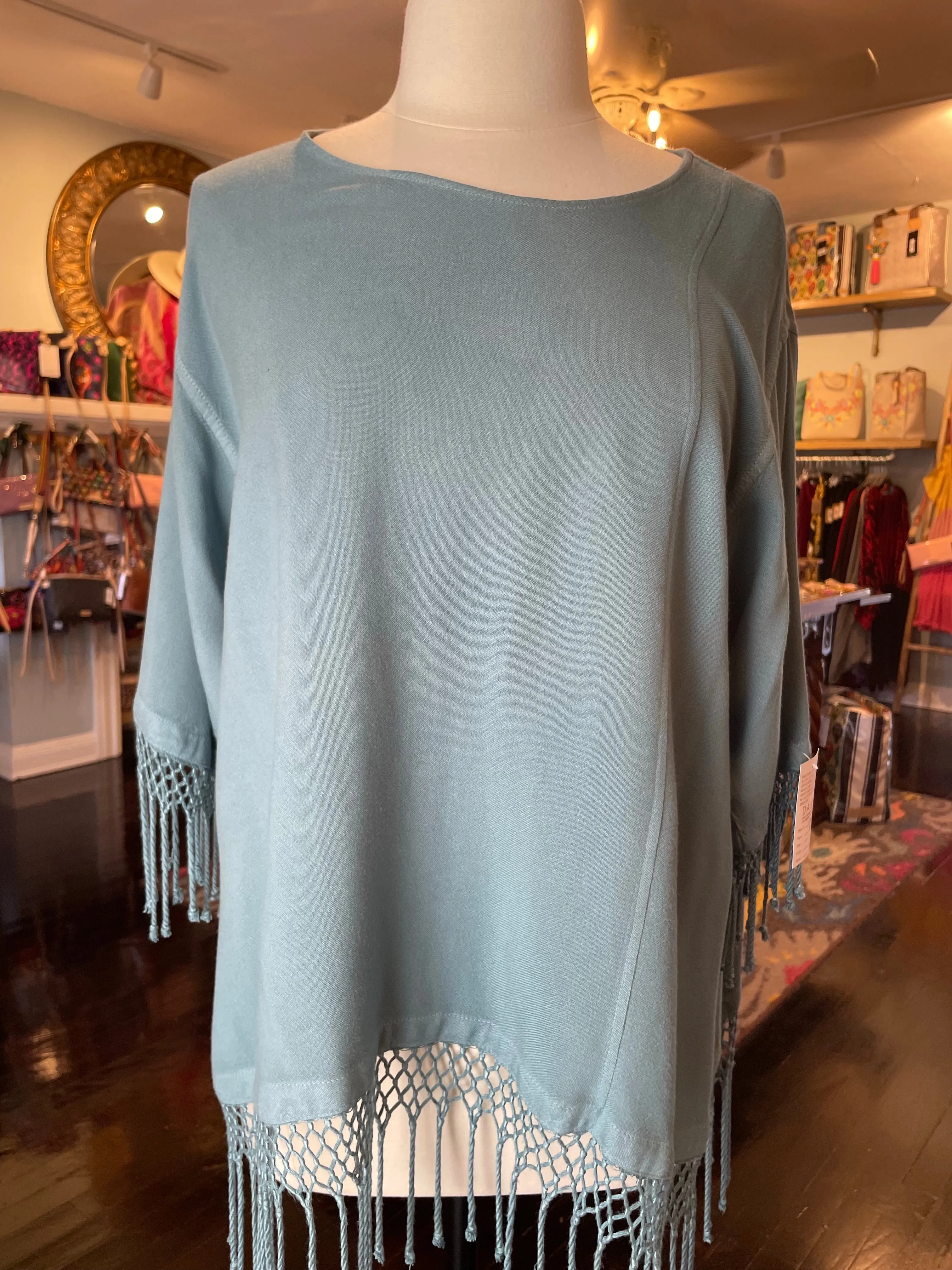 Dairi Round Neck Solid Top w/ Fringe LowMaintenance HighDensity Weave