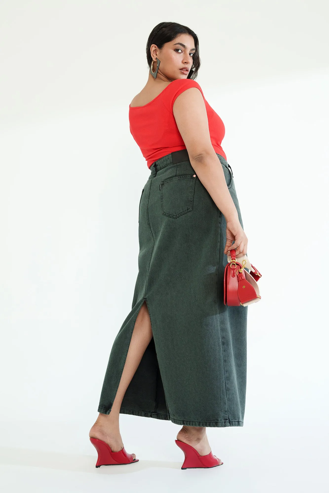 Tonal Layering Modern Outfit Dark Ivy Curve Long Straight Skirt