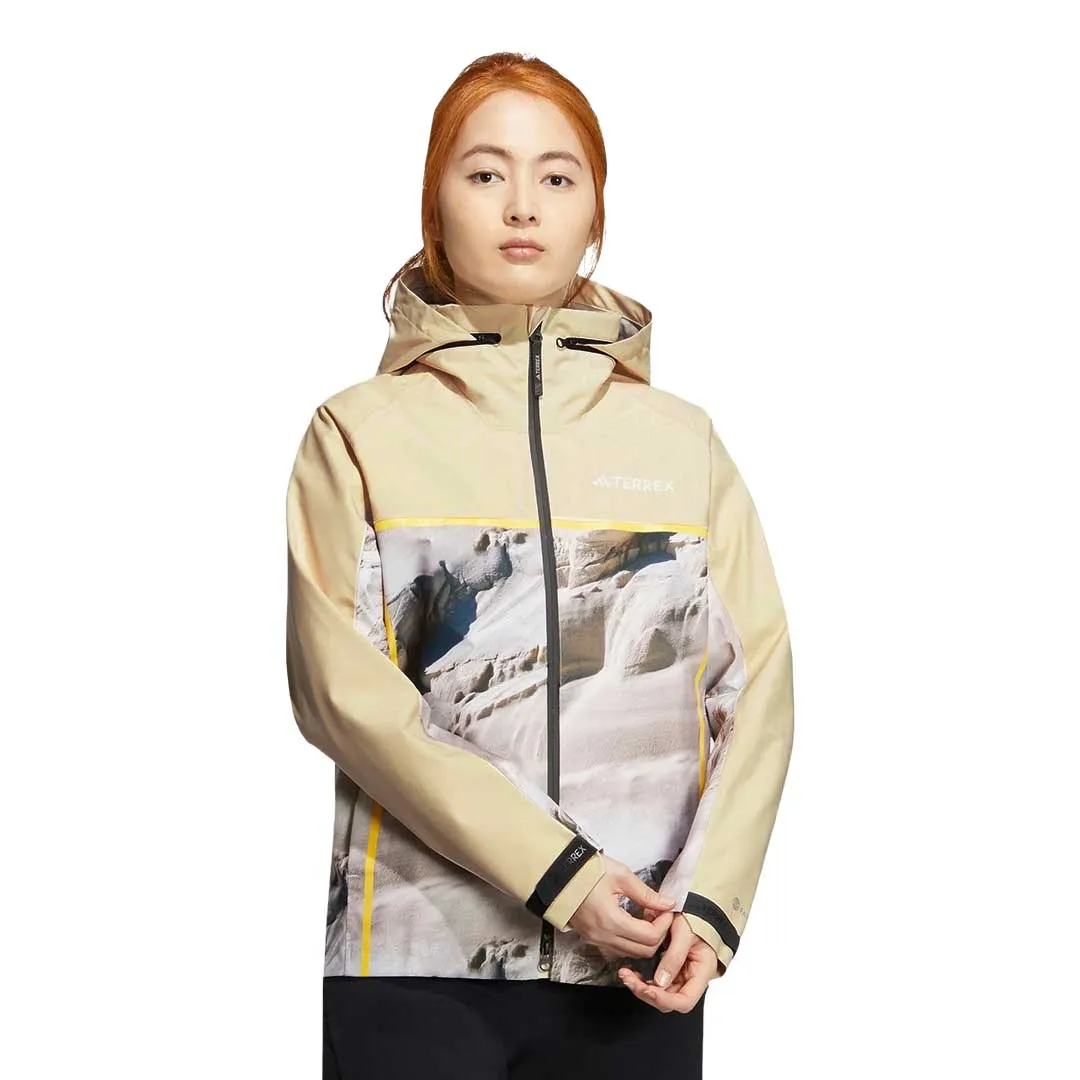 adidas - Women's Terrex National Geographic Rain.Rdy Jacket (IC1991) Durable Outer Layer mesh ventilation