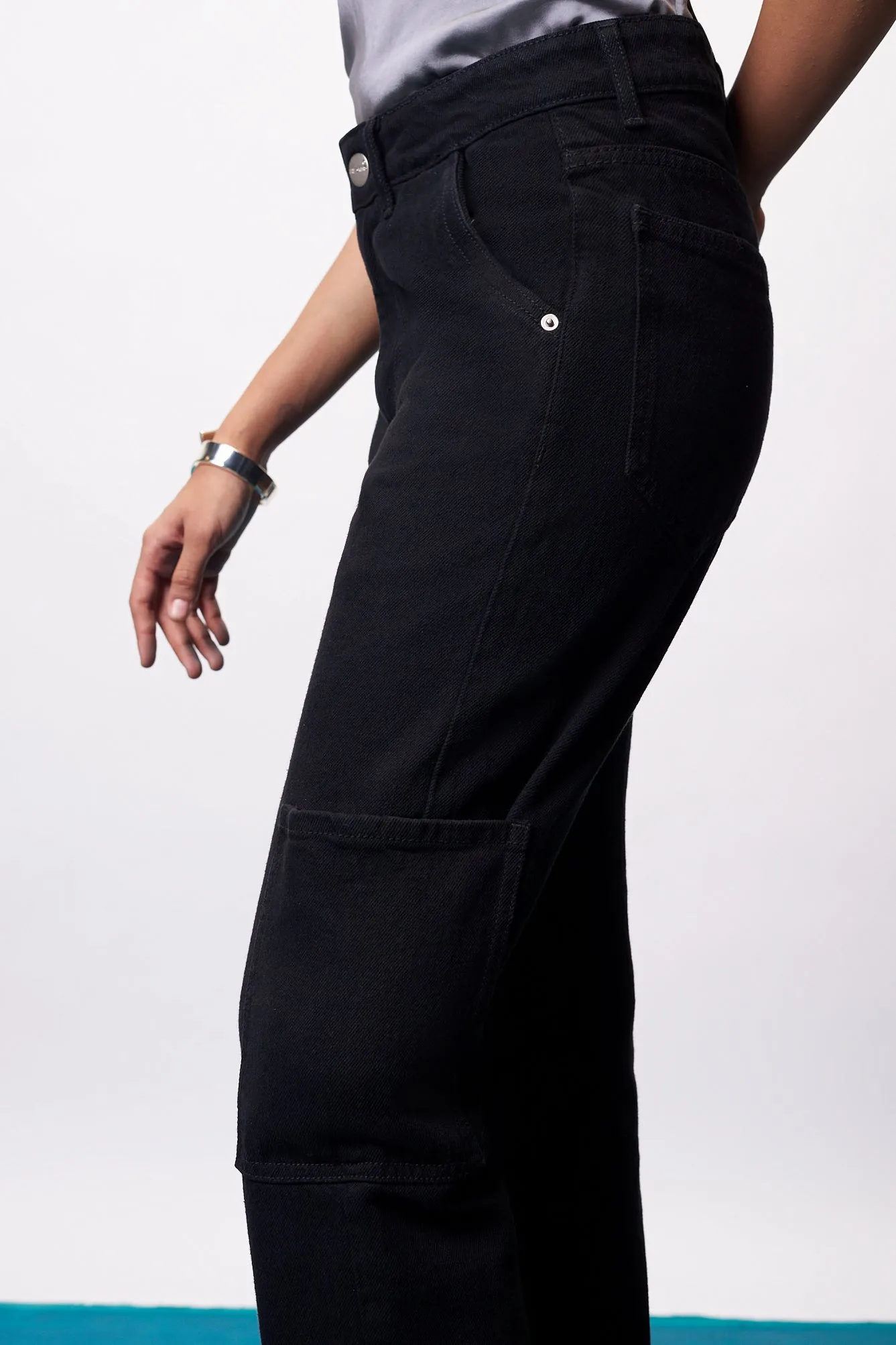 Lightweight Earthy Nature Lover Elevated Noir Women's Straight Cargo Jeans