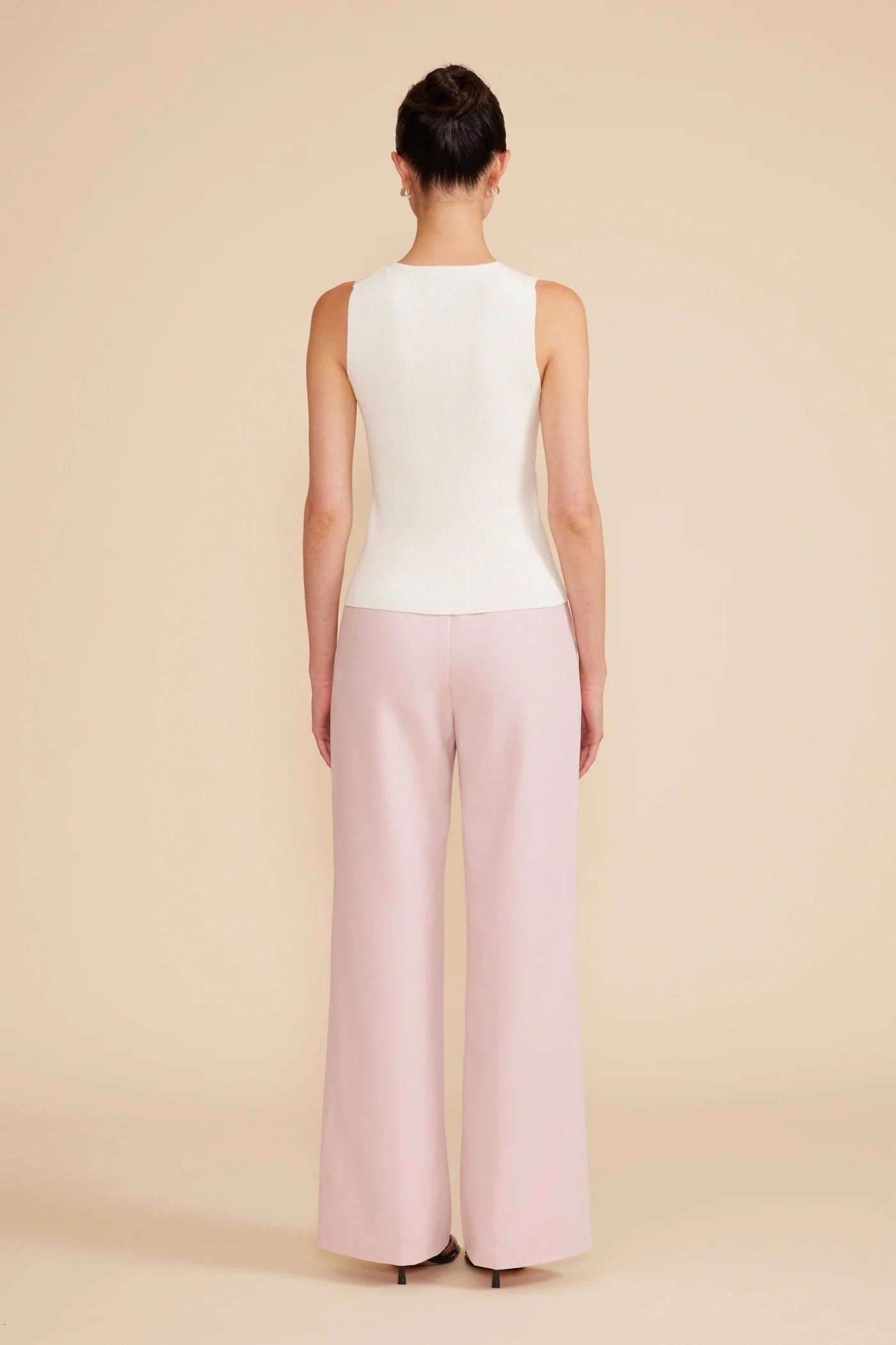 ERIS WHITE KNIT VEST Wrinkle resistant fabric High Mobility