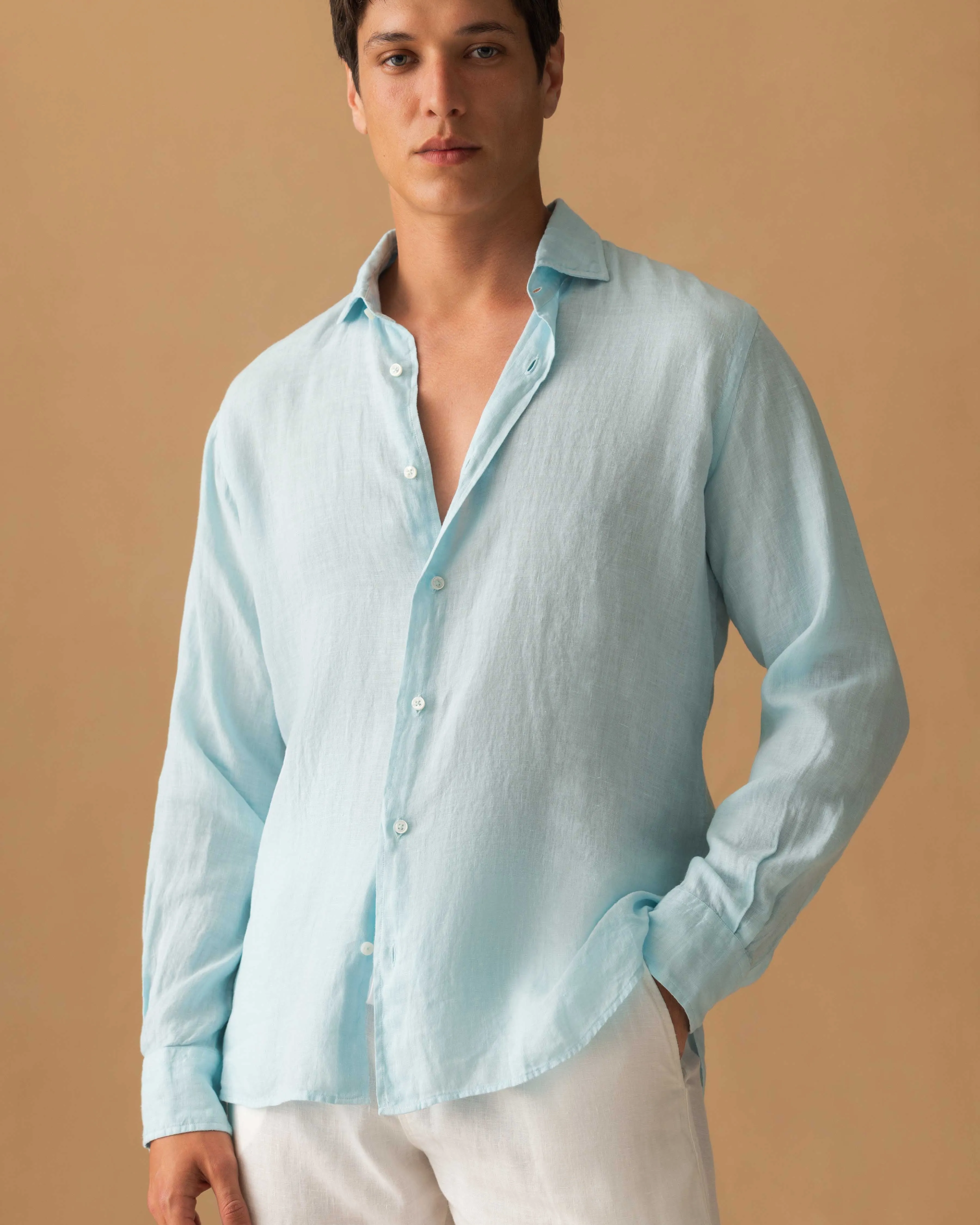 Linen Cutaway Collar Shirt Low Profile Pocket Design