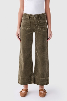 Holiday Vibes Athlete Fit Minimalist Style Festival Outfit Loose Risen Ivy High Rise Patch Pocket Corduroy Wideleg Jeans