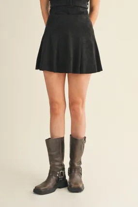 Non Irritating Seams TATE BLACK FLARED SKORT