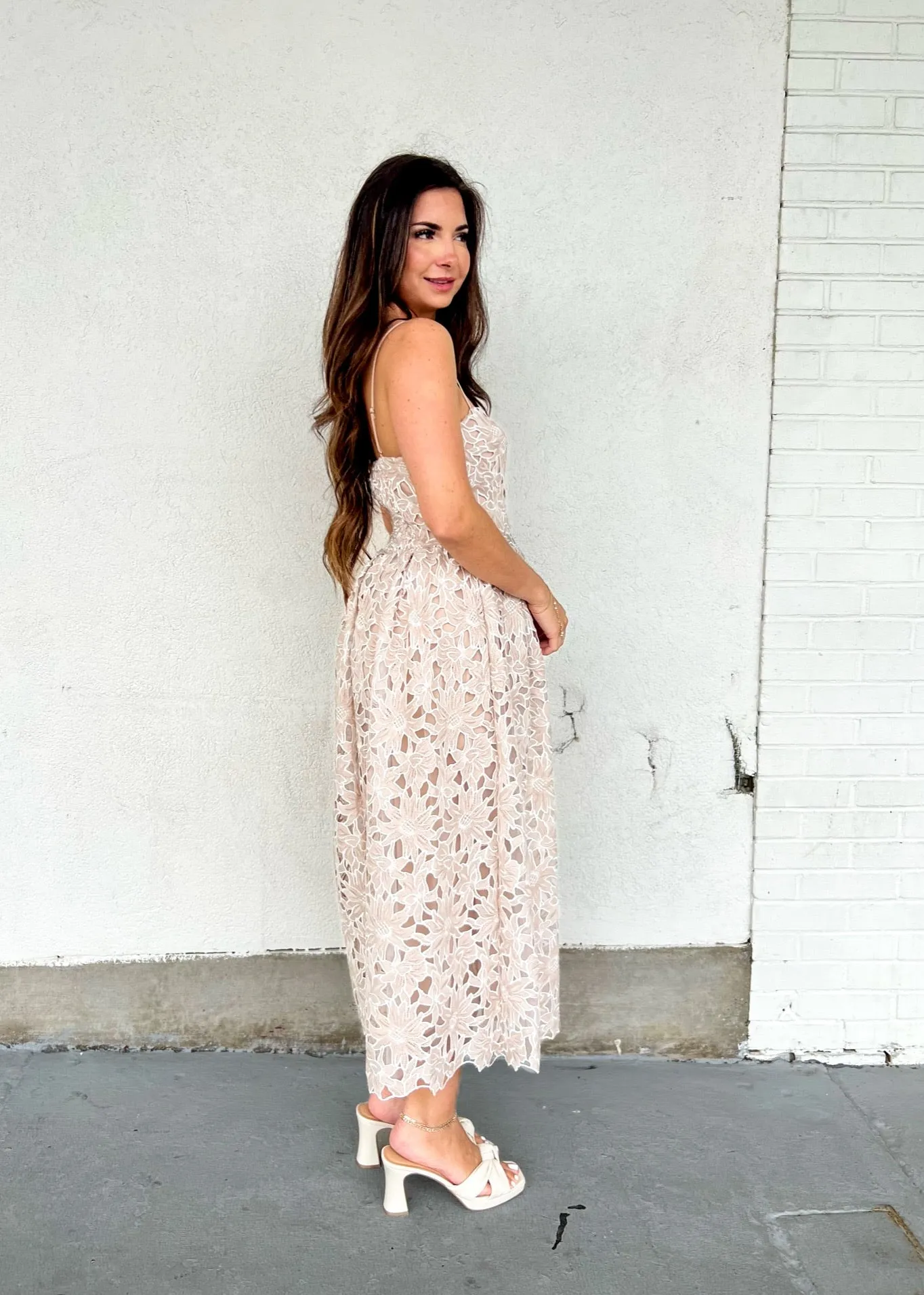 soft look MONA LACE MIDI DRESS