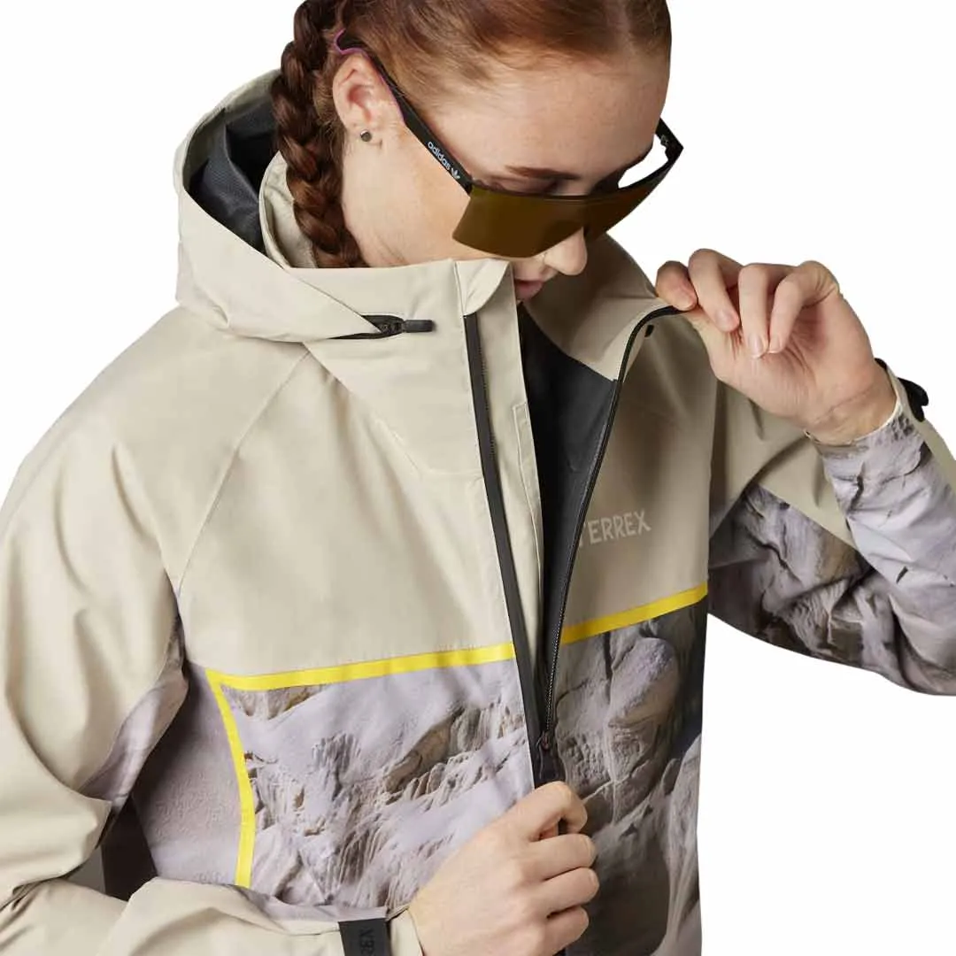 adidas - Women's Terrex National Geographic Rain.Rdy Jacket (IC1992) LightPadding Anti Static Lining